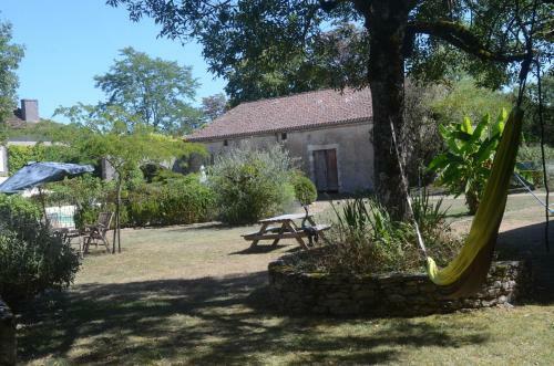 Bed & Breakfast La Ma�sou-pastel Et Fleur