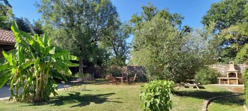 Bed & Breakfast La Ma�sou-pastel Et Fleur