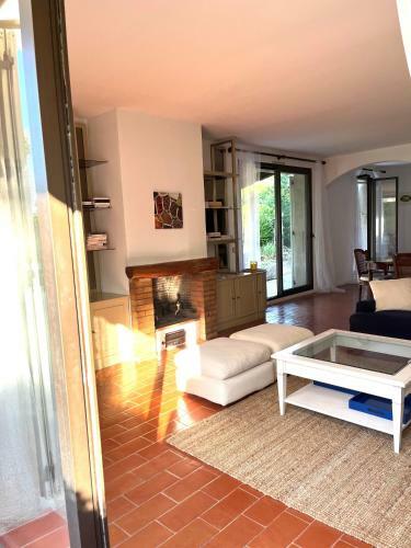 Charmante Villa Proven�ale Hauts De Vaugrenier