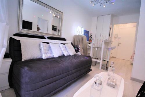 Center Apartment, 5min Monaco Casino, Bnbrickeys