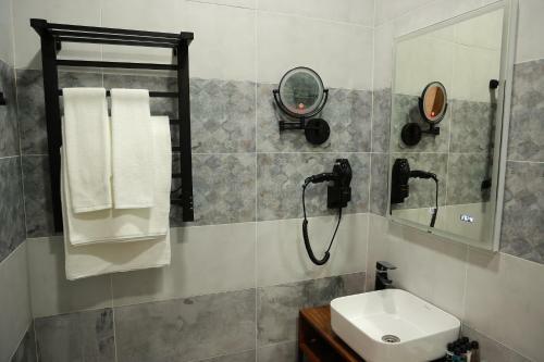 Regal Hotel By Grand