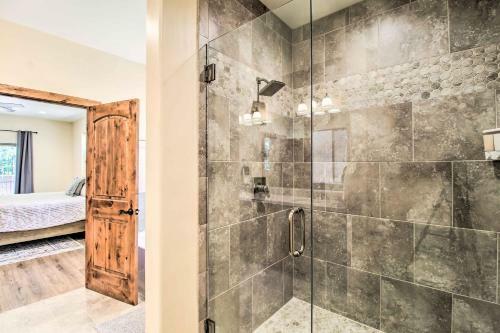 Pinetop Escape With Spacious Yard And Fire Pits!