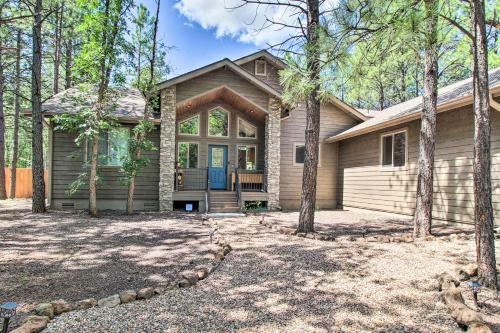 Pinetop Escape With Spacious Yard And Fire Pits!