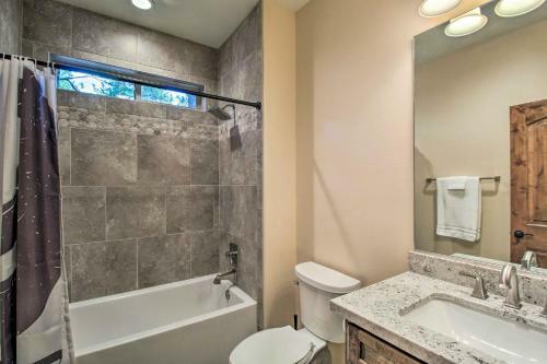 Pinetop Escape With Spacious Yard And Fire Pits!