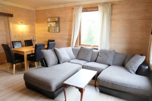 Sunnfjord Apartment In J�lster