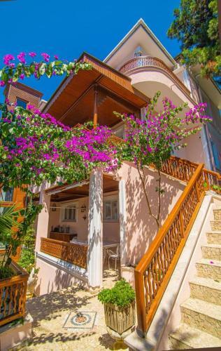 Bed & Breakfast Dream Mansion