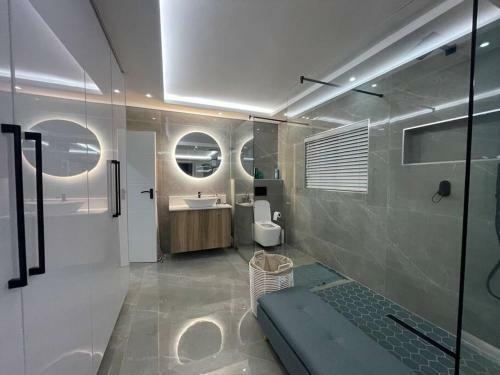 Luxurious 3 Bedroom Beach Front Apartment