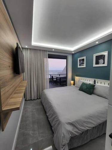Luxurious 3 Bedroom Beach Front Apartment