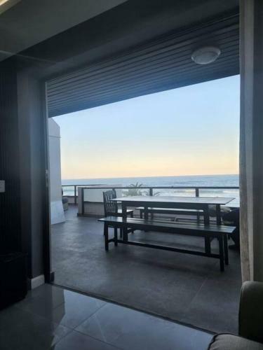 Luxurious 3 Bedroom Beach Front Apartment