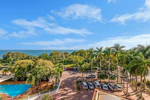 Pool Relaxation On Esplanade Across Two Apartments