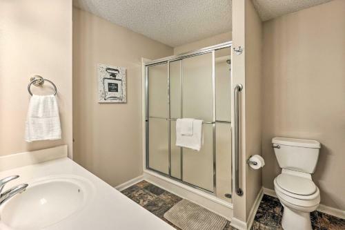 Central Hot Springs Village Retreat With Deck!