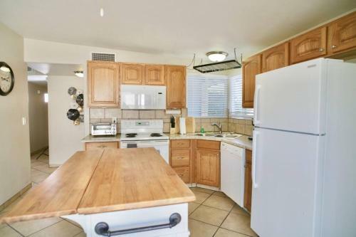 Tucson 4 Bedroom W/pool, Privacy, Mountain View