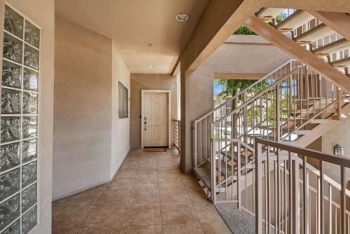 Vacation Condo W Pool Games & Golf Course