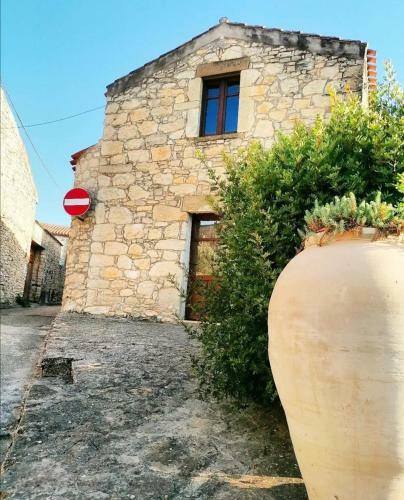 Hostal Domus De Jara - Casa Usai