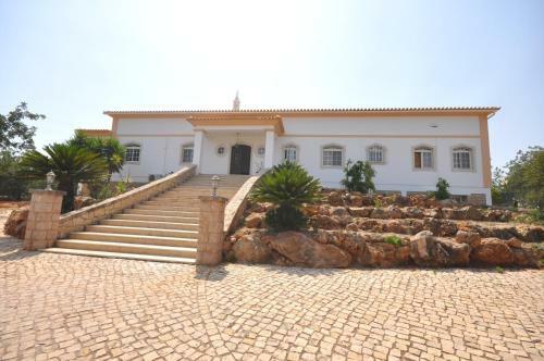 Large Country Villa With Private Pool, Vilamoura