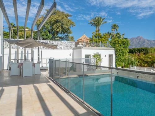 Lumineuse Villa Moderne Avec Piscine Chauff�e