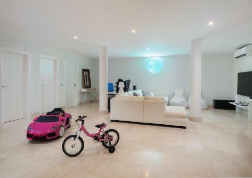 Lumineuse Villa Moderne Avec Piscine Chauff�e