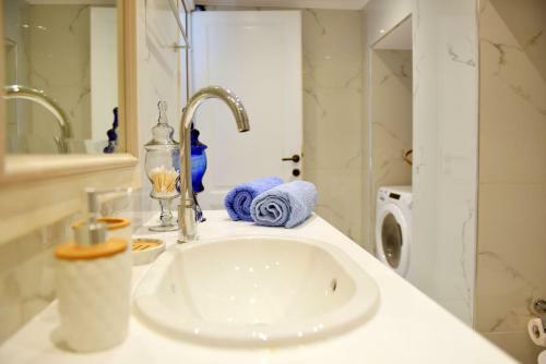 Hydra Luxury Getaway - Maria's Cozy Home