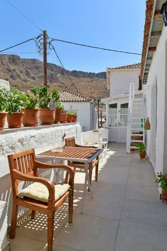 Hydra Luxury Getaway - Maria's Cozy Home