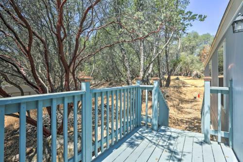 Quaint Mariposa Home With Private Deck And Yard!