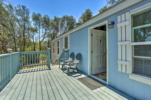 Quaint Mariposa Home With Private Deck And Yard!