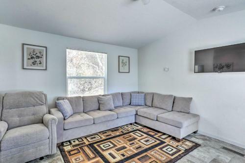 Quaint Mariposa Home With Private Deck And Yard!