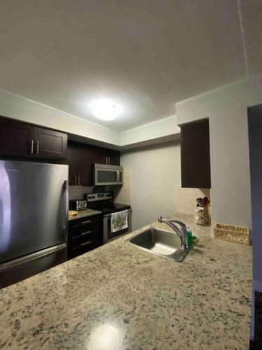 Apartamento Spacious, Quiet & Cozy Condo 10m From Airport