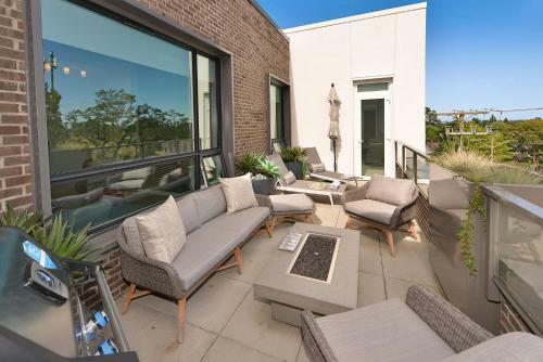 Oak Bay Executive Penthouse