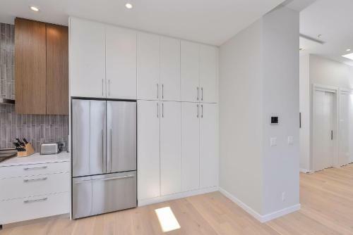 Oak Bay Executive Penthouse