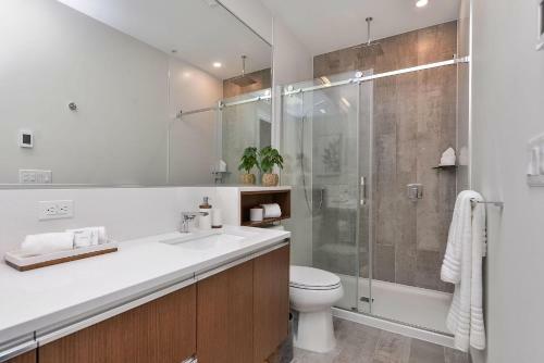 Oak Bay Executive Penthouse