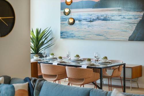 Oak Bay Executive Penthouse