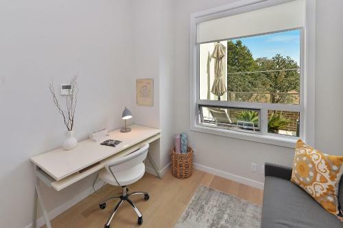 Oak Bay Executive Penthouse