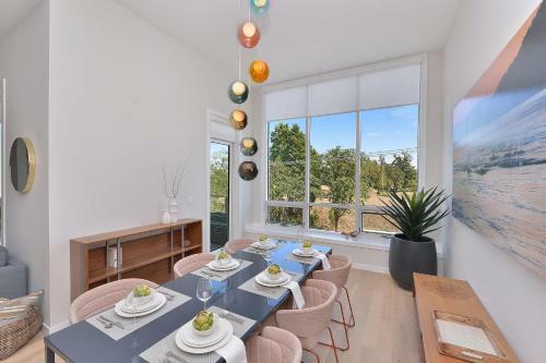 Oak Bay Executive Penthouse