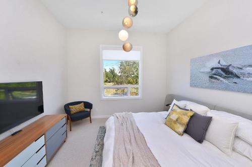 Oak Bay Executive Penthouse