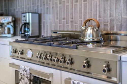 Oak Bay Executive Penthouse