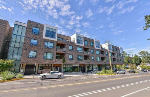Oak Bay Executive Penthouse