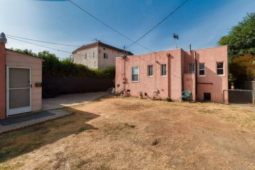 Cheerful 4 Bedroom With Guesthouse