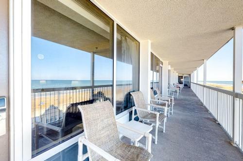 Hotel Daytona Beach Resort- Beach Vibes