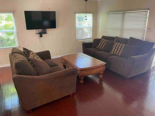 Victoria Park Home, Private Pool 2miles From Beach