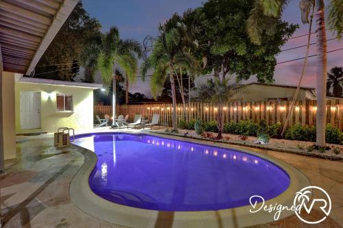 Beautiful 4 Br With Private Heated Pool