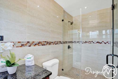 Beautiful 4 Br With Private Heated Pool