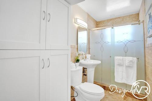 Beautiful 4 Br With Private Heated Pool