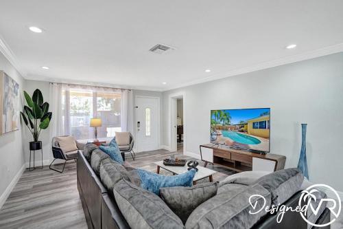 Beautiful 4 Br With Private Heated Pool