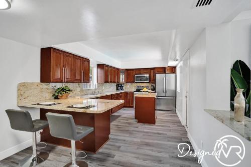 Beautiful 4 Br With Private Heated Pool