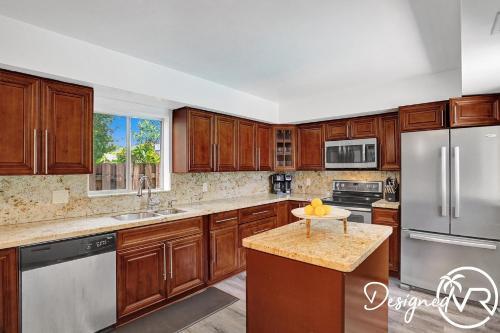 Beautiful 4 Br With Private Heated Pool