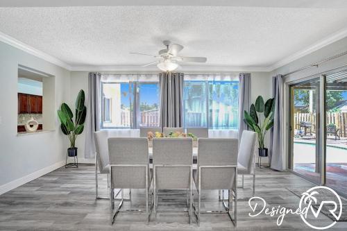 Beautiful 4 Br With Private Heated Pool