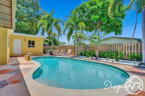 Beautiful 4 Br With Private Heated Pool