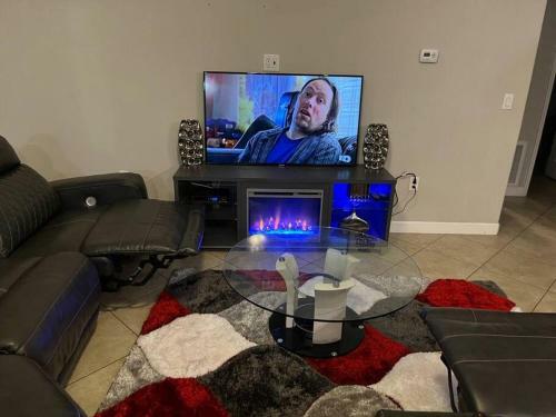 2 Story Comfort Beautiful Home With All Amenities