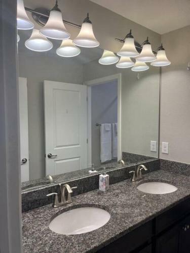 2 Story Comfort Beautiful Home With All Amenities