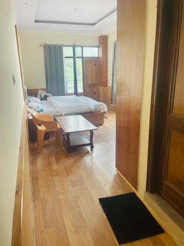 Hotel Arowana Woods